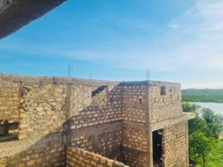 What a difference some concrete makes! Now just 3 rows of brick and we are ready for our Roof! 🤩

• 

•

#CommunityShelter #Bricks #Build #Roof #Kenya
